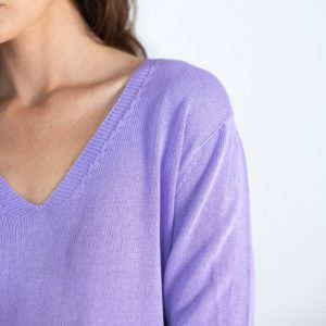 jersey cuello pico lila
