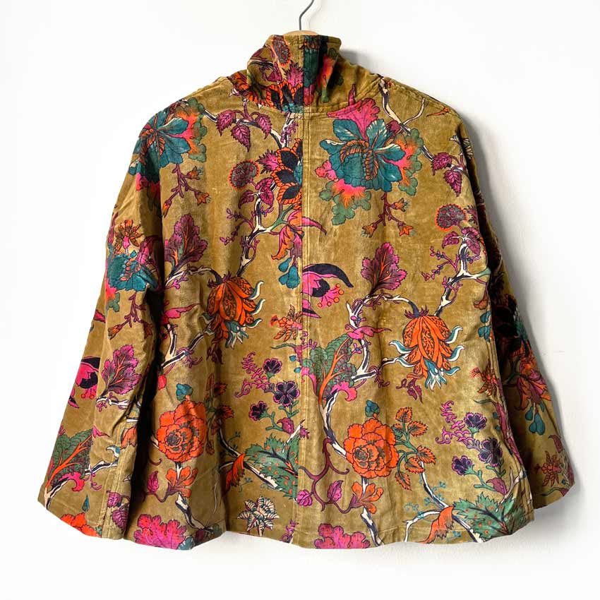 chaqueta corta de terciopelo estampado flores mostaza